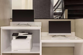 La Quinta Inn & Suites by Wyndham Lake George